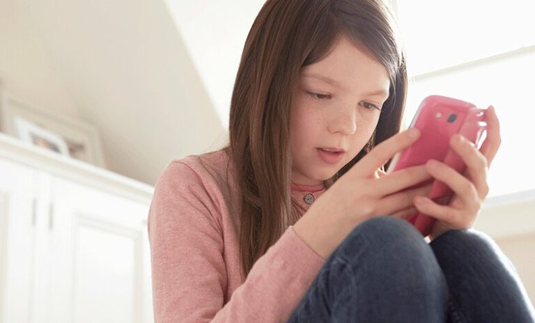 How Schools and Parents Can Help Kids Use Social Media Safely?
