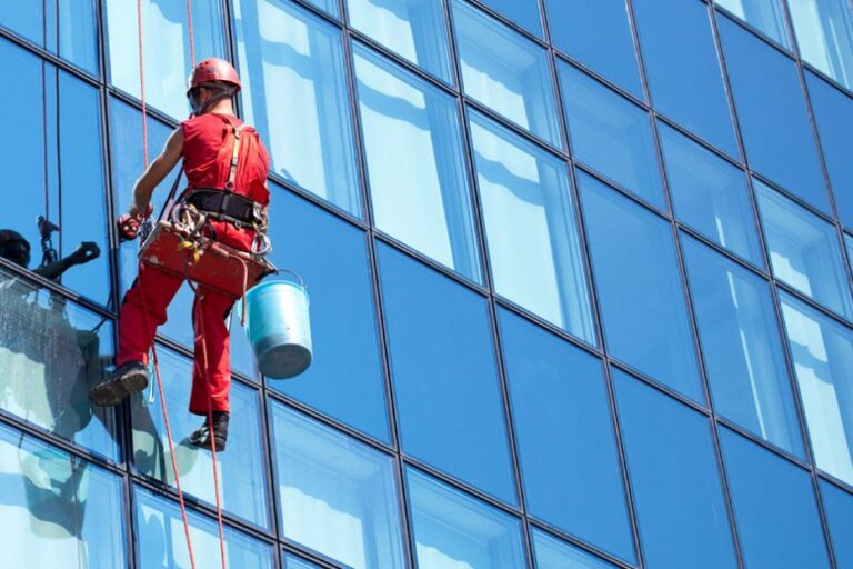 What to Expect When Hiring McCordsville Window Washers