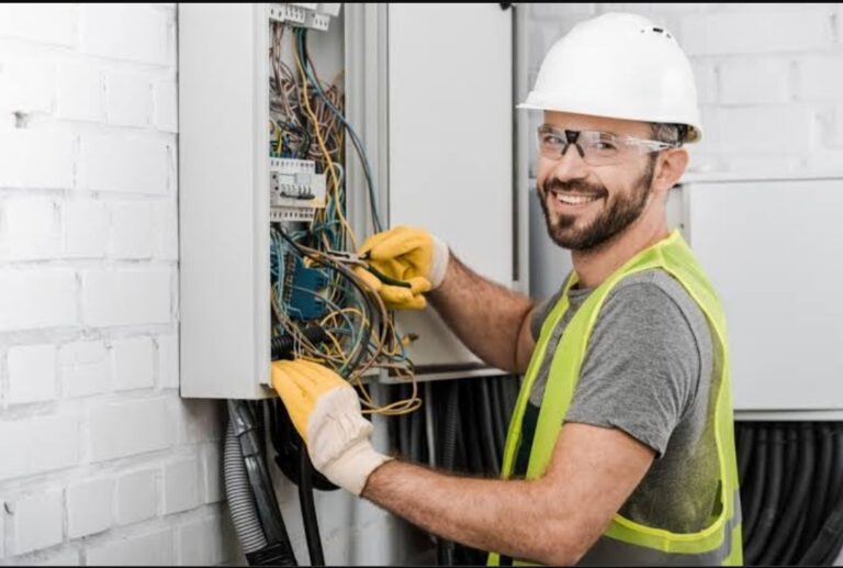 The Benefits of Hiring a Licensed Electrician for Your Home or Business