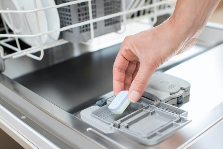 A Step-by-Step Guide on How to Use a Dishwasher