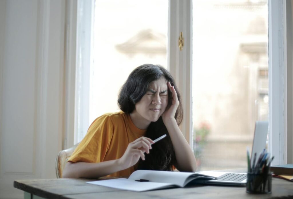 Navigating Workplace Absences Due to Migraines A Guide to Taking Time Off2